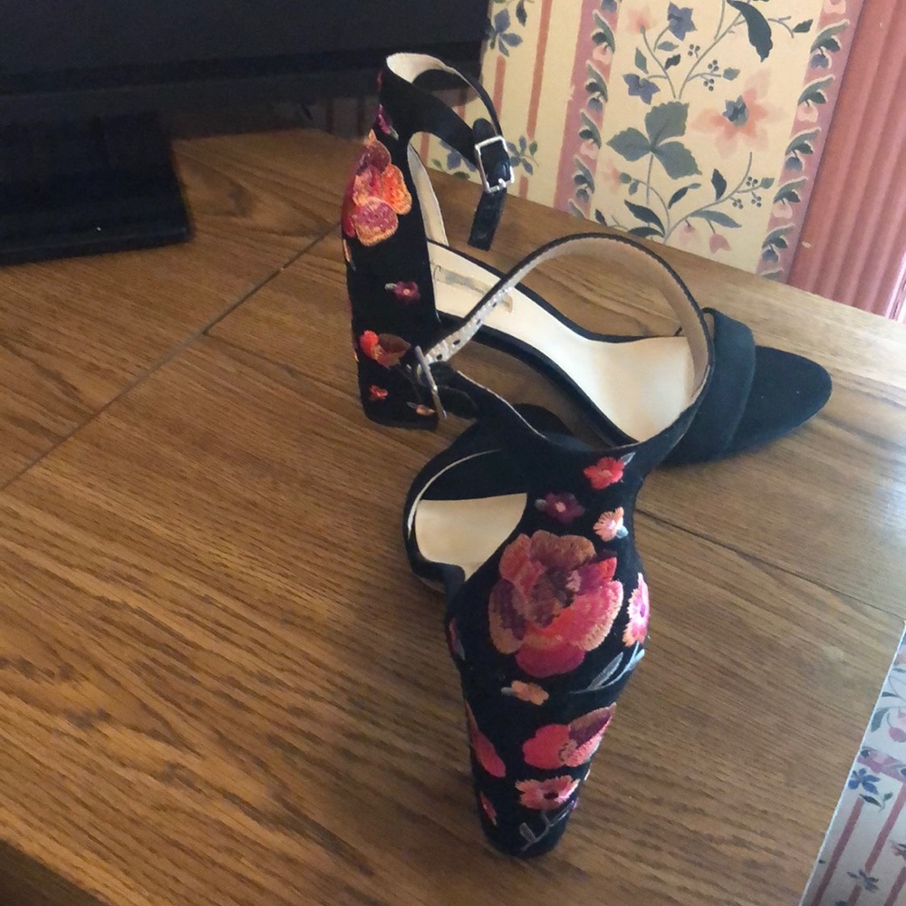 INC FLOWERED ANGEL STRAPPED SANDEL